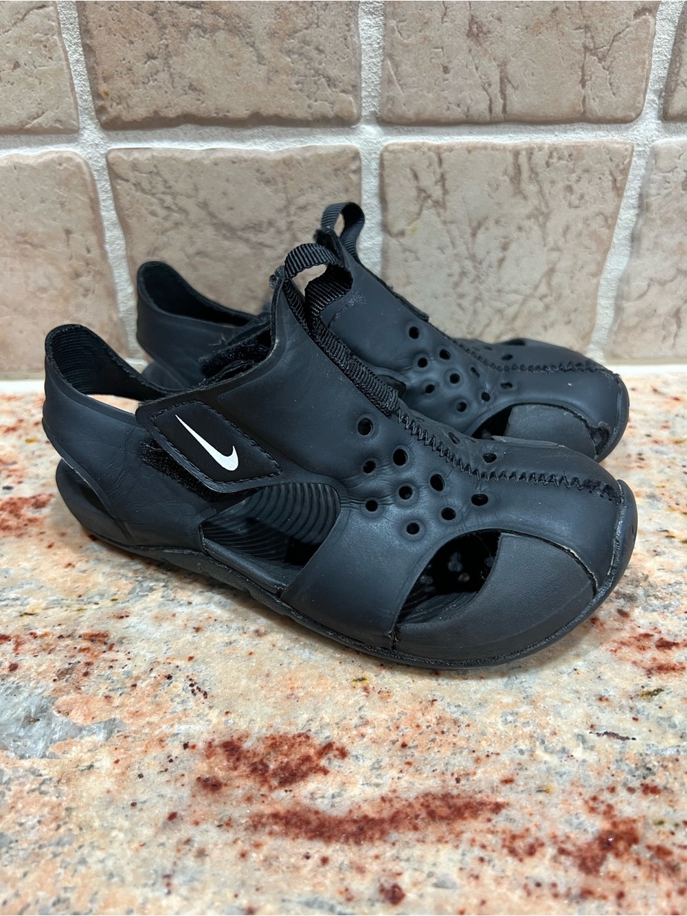 Nike Black Kids' Open-Toe Water Sandals with Hook-and-Loop Strap